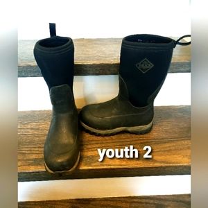 Youth size 2 muck Boot